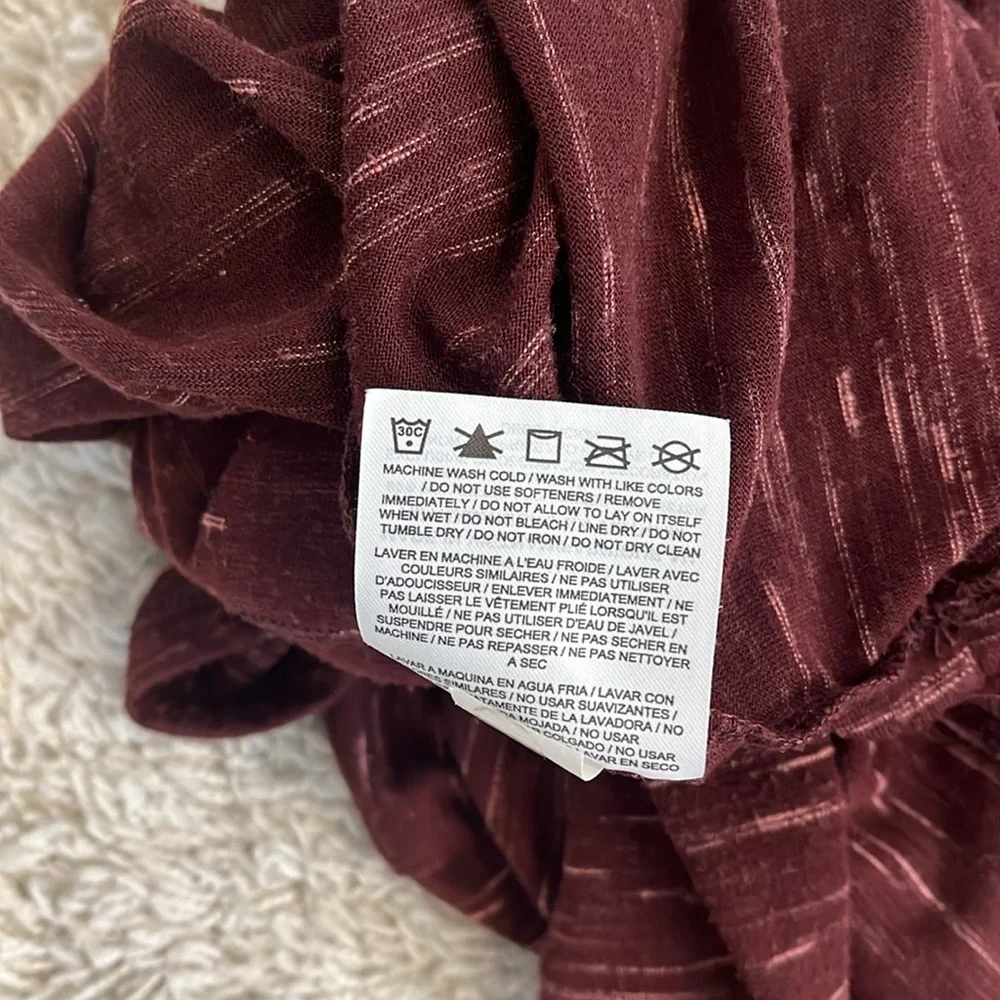 Women’s Nike drifit SZ M lightweight hoodie. Maroon w/pink. Great condition